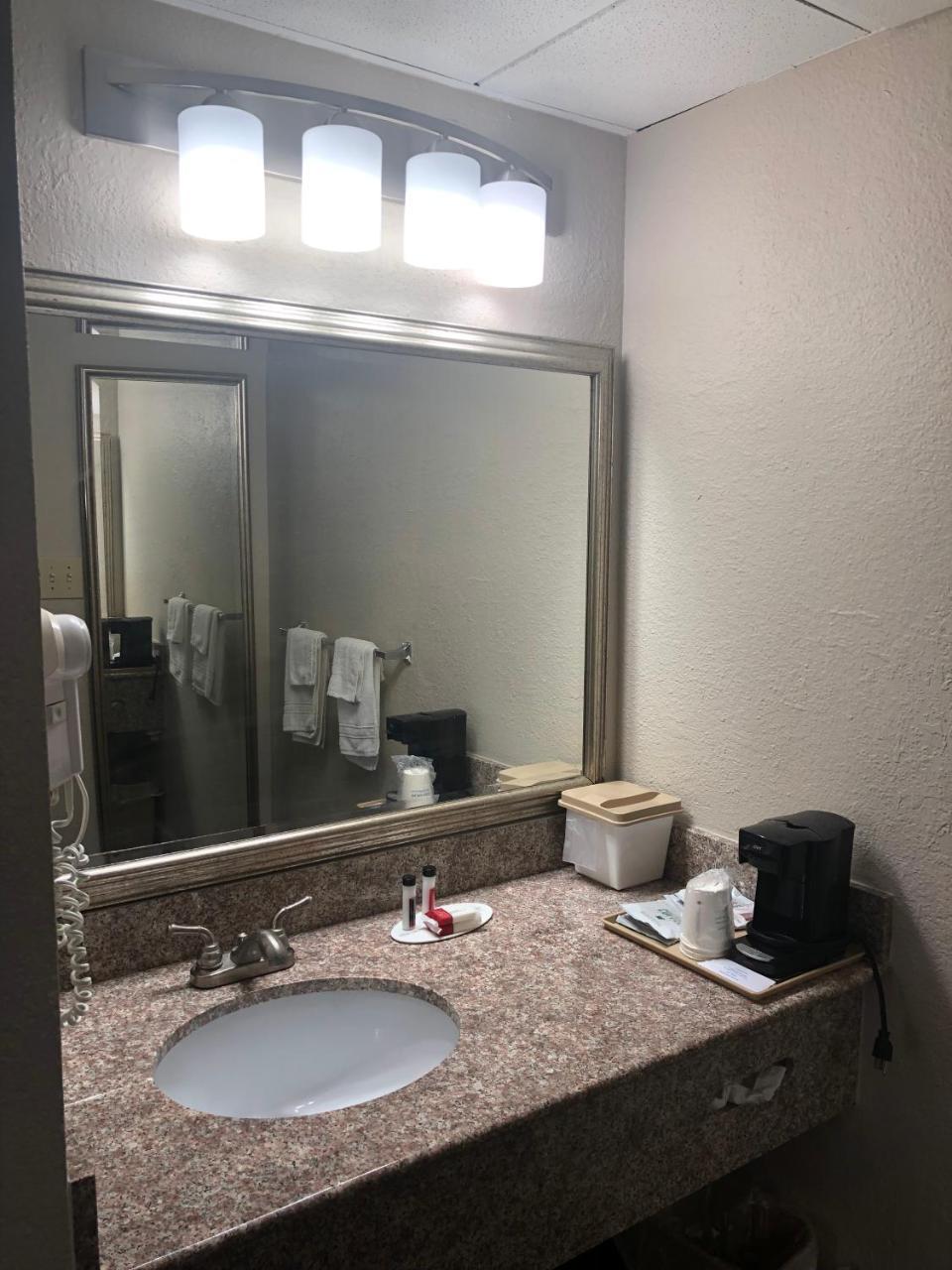 Quality Inn Далтон Екстер'єр фото